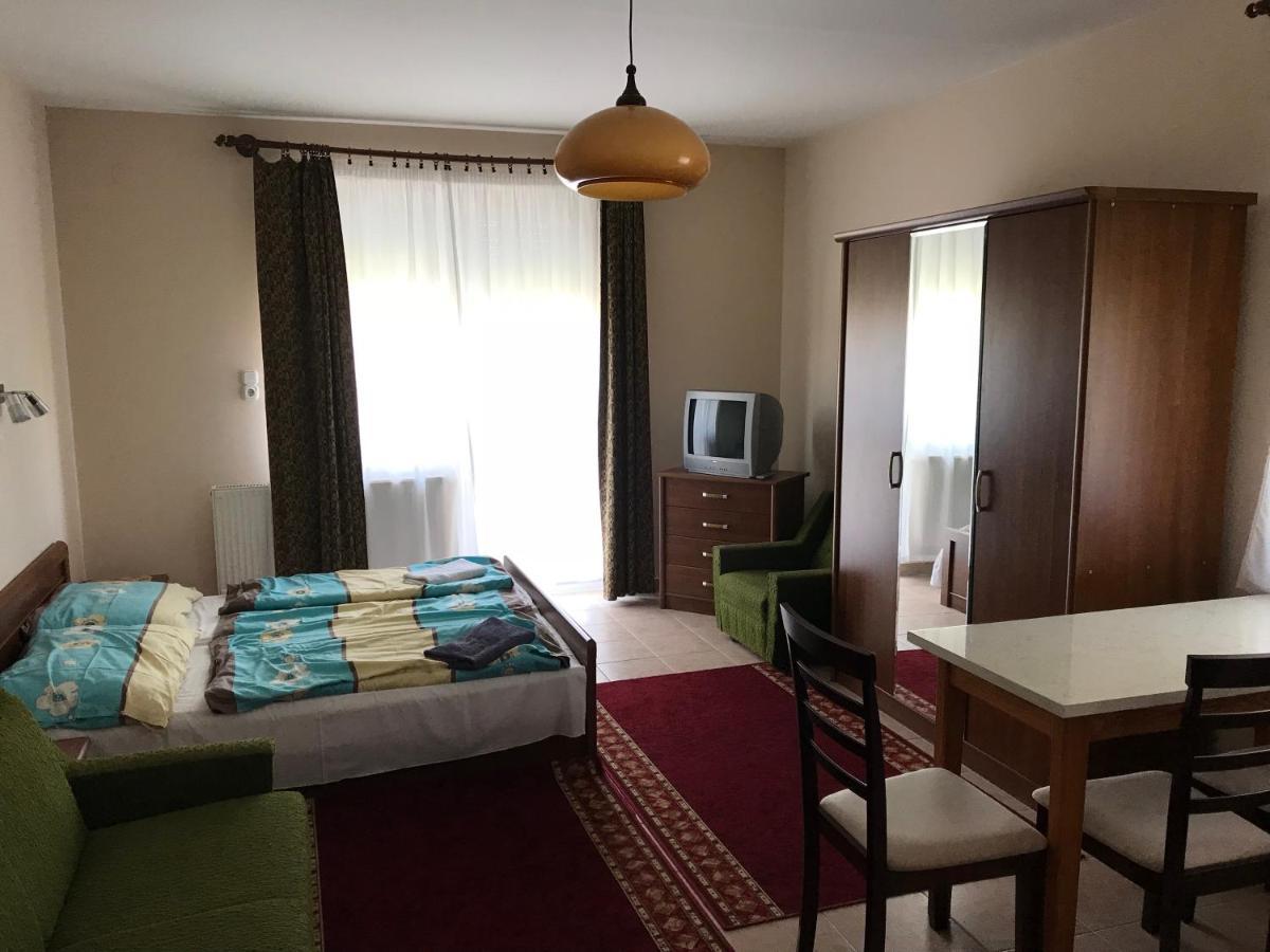 Izabella Panzio Bed and Breakfast Hajdúszoboszló Εξωτερικό φωτογραφία