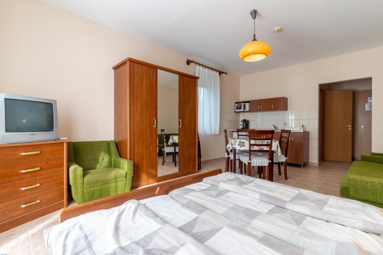Izabella Panzio Bed and Breakfast Hajdúszoboszló Εξωτερικό φωτογραφία