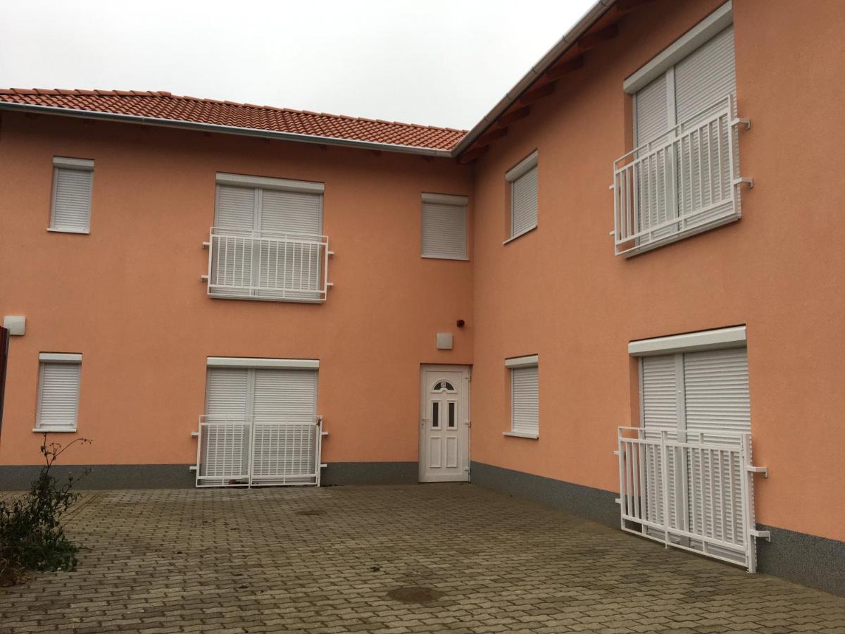 Izabella Panzio Bed and Breakfast Hajdúszoboszló Εξωτερικό φωτογραφία